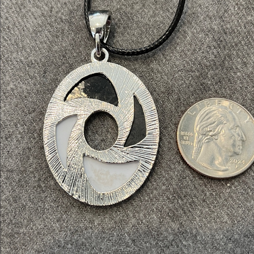 🌻3/$15 Silvertone Inlaid Shell Pendant with Shell Earring Set - Picture 4 of 7